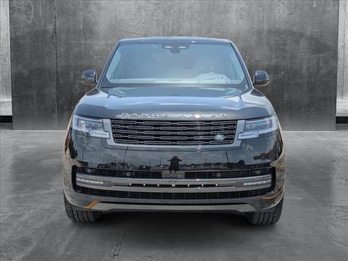 2025 Land Rover Range Rover P530 SE