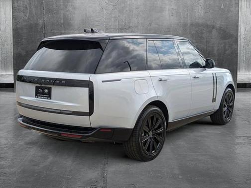 2025 Land Rover Range Rover P550e SE