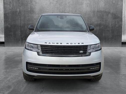 2025 Land Rover Range Rover P550e SE