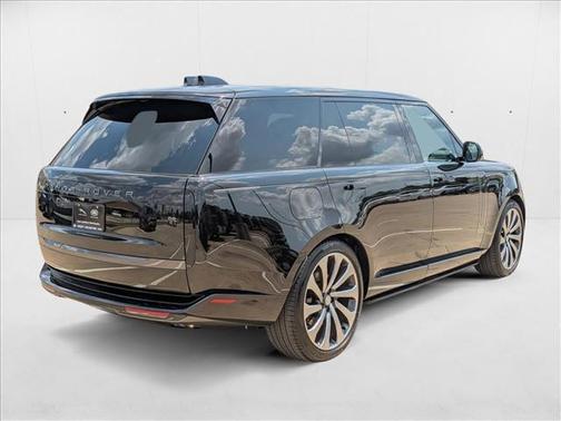 2025 Land Rover Range Rover P530 SE 7 Seat