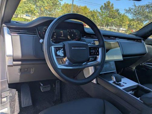 2025 Land Rover Range Rover P530 SE