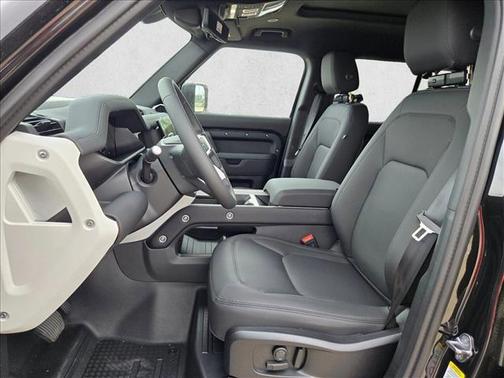 Santorini Black Metallic 2026 Land Rover Defender P400 X-Dynamic SE