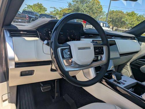 2025 Land Rover Range Rover P530 SE
