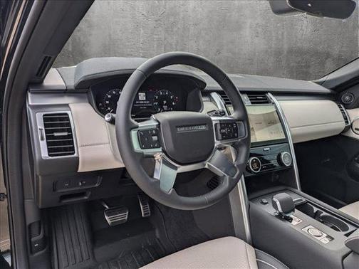 2024 Land Rover Discovery Dynamic SE