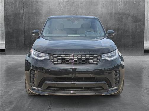 2025 Land Rover Discovery P300 Dynamic SE