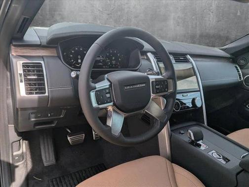 2025 Land Rover Discovery P300 Dynamic SE