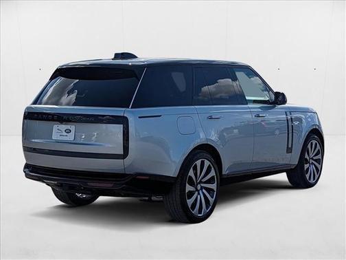 2025 Land Rover Range Rover P530 SE