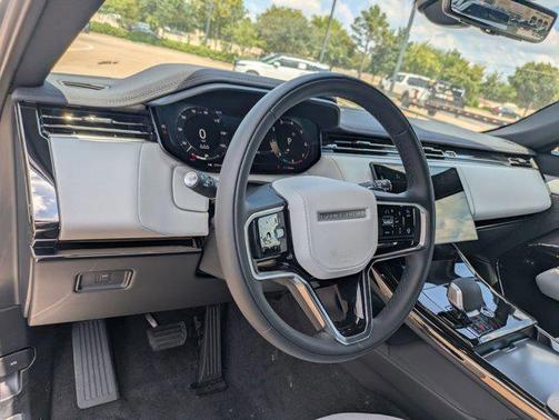 2025 Land Rover Range Rover Sport SE
