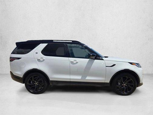 Fuji White 2025 Land Rover Discovery P300 Dynamic SE