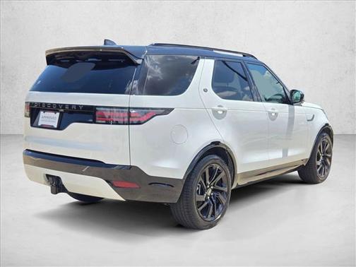 Fuji White 2025 Land Rover Discovery P300 Dynamic SE