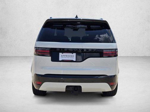 Fuji White 2025 Land Rover Discovery P300 Dynamic SE