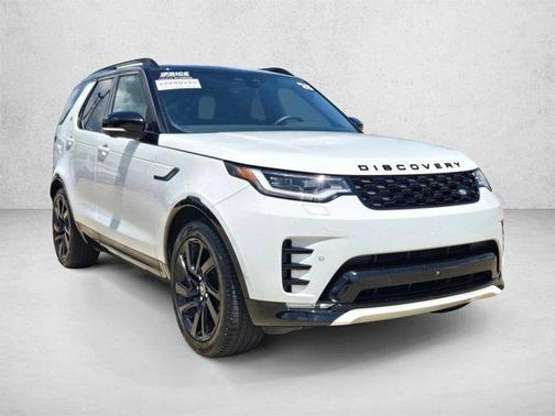 Fuji White 2025 Land Rover Discovery P300 Dynamic SE