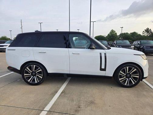 Fuji White 2023 Land Rover Range Rover P400 SE