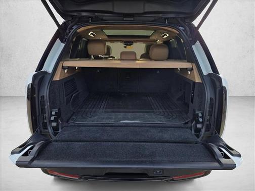 Fuji White 2023 Land Rover Range Rover P400 SE