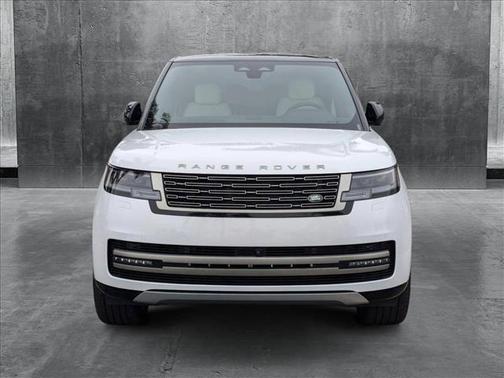 2025 Land Rover Range Rover P530 SE