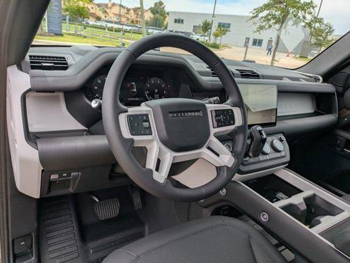 2025 Land Rover Defender 130 P400 X-Dynamic SE