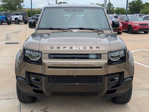 2025 Land Rover Defender 130 P400 X-Dynamic SE