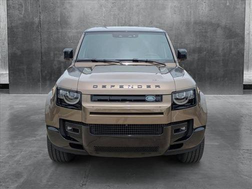 2025 Land Rover Defender 130 P400 X-Dynamic SE