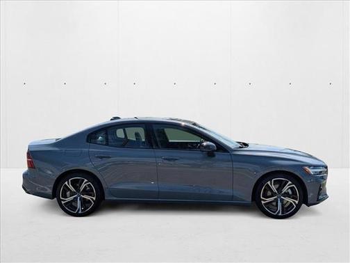 2024 Volvo S60 B5 Core Dark Theme