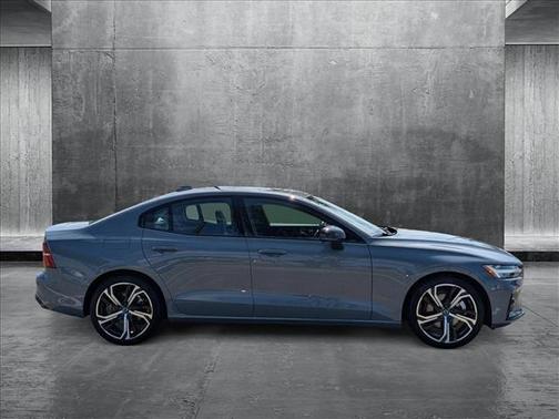 2024 Volvo S60 B5 Core Dark Theme