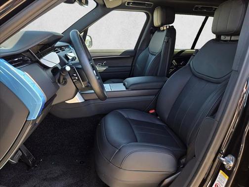 Santorini Black Metallic 2026 Land Rover Range Rover P400 SE