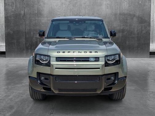 2025 Land Rover Defender 130 P400 X-Dynamic SE