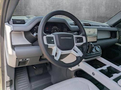 2025 Land Rover Defender 130 P400 X-Dynamic SE