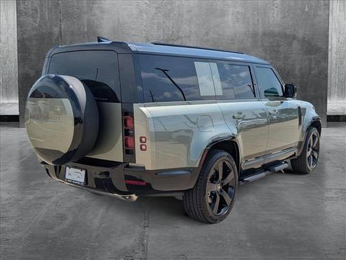 2025 Land Rover Defender 130 P400 X-Dynamic SE