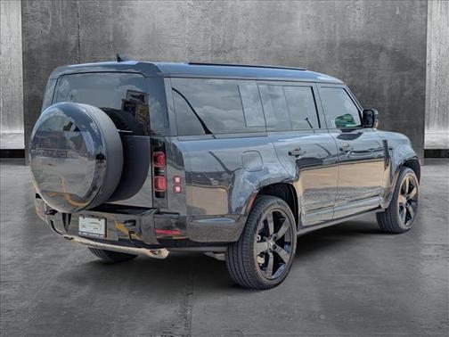 2025 Land Rover Defender 130 P400 X-Dynamic SE