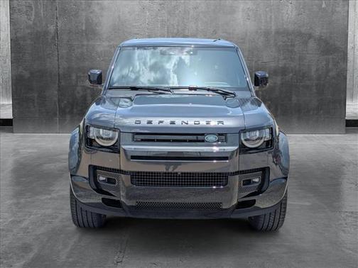 2025 Land Rover Defender 130 P400 X-Dynamic SE