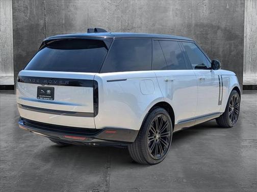 2025 Land Rover Range Rover P530 SE