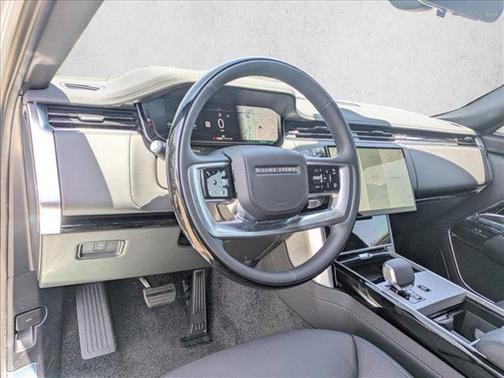 2025 Land Rover Range Rover P530 SE