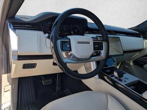 2025 Land Rover Range Rover P530 SE 7 Seat