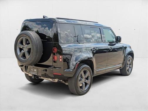 2025 Land Rover Defender 110 P400 X-Dynamic SE