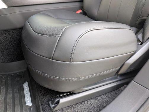 2025 Land Rover Range Rover P400 SE 7 Seat