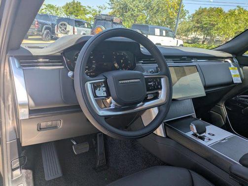 2025 Land Rover Range Rover P400 SE