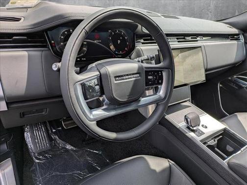 2025 Land Rover Range Rover P530 SE