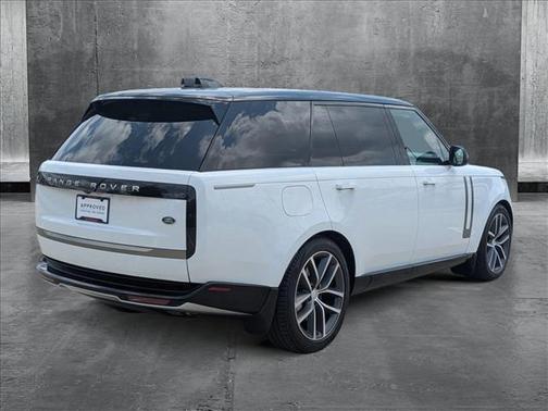 2024 Land Rover Range Rover P530 SE