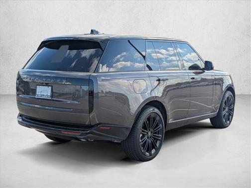 2025 Land Rover Range Rover P530 SE
