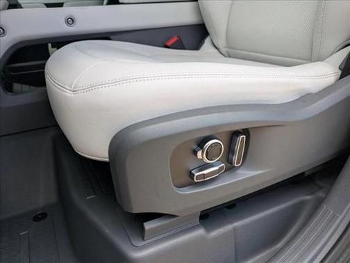 2025 Land Rover Defender 130 P400 X-Dynamic SE