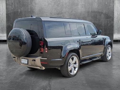 2025 Land Rover Defender 130 P400 X-Dynamic SE