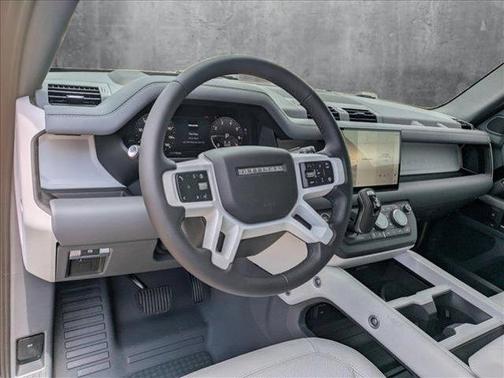 2025 Land Rover Defender 130 P400 X-Dynamic SE