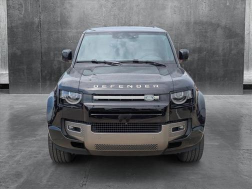 2025 Land Rover Defender 130 P400 X-Dynamic SE