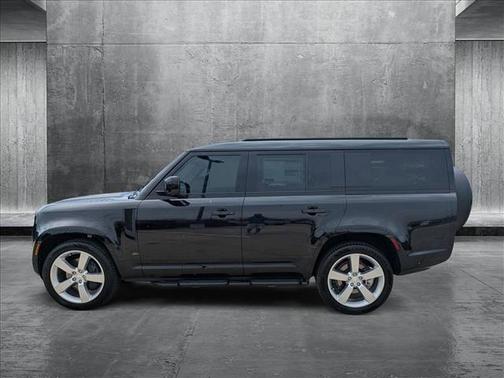 2025 Land Rover Defender 130 P400 X-Dynamic SE