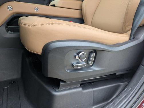 2026 Land Rover Defender X-Dynamic SE