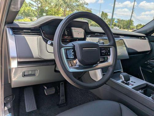 2025 Land Rover Range Rover P400 SE