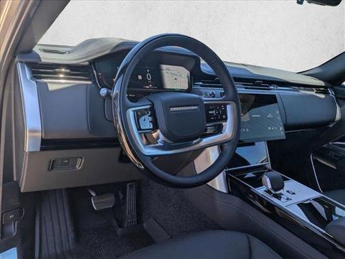 2025 Land Rover Range Rover P530 SE