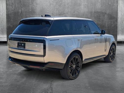 2025 Land Rover Range Rover P530 SE