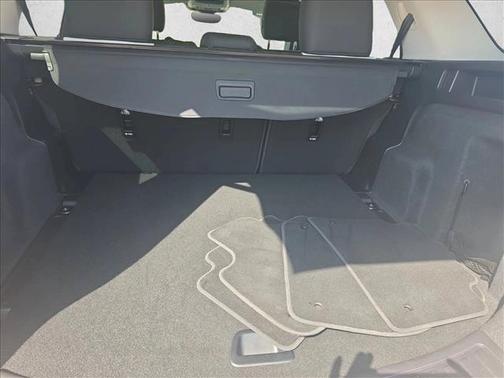 Fuji White 2025 Land Rover Discovery Sport S