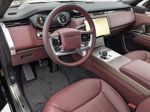 2025 Land Rover Range Rover P550e SE